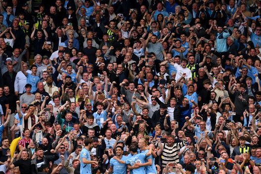 LONDRA, INGHILTERRA - MAGGIO 25: I tifosi del Manchester City. (Foto di Alex Broadway/Getty Images) Manchester City nella bufera: azione legale dei tifosi contro gli abbonamenti- immagine 2