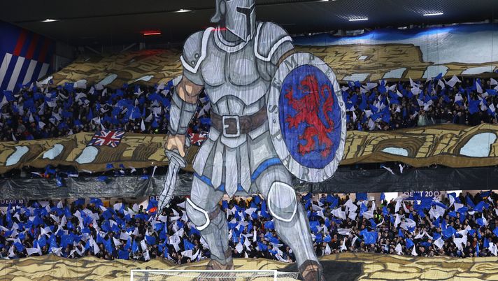 Rangers-Roma, atmosfera infuocata: coreografia provocatoria dei tifosi scozzesi - immagine 1