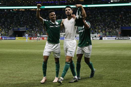 San Paolo, Brasile - 28 maggio 2025: José Manuel López del Palmeiras esulta con Estevao Willian. (Foto di Miguel Schincariol/Getty Images) Inter Miami-Palmeiras, dove vedere la partita in diretta tv e streaming live- immagine 3