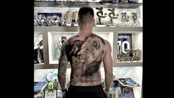 VIDEO / Lautaro, ecco il tatuaggio sulla schiena e cosa rappresenta