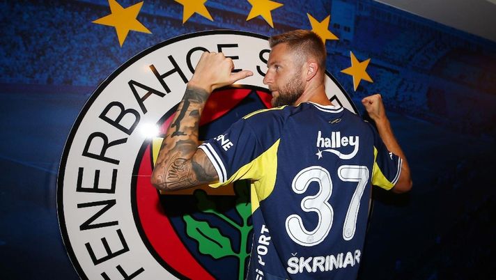 Foto stampa tratta dal sito ufficiale del club turco UFFICIALE / Skriniar è un calciatore del Fenerbahce: 4 anni di contratto per l’ex Inter - immagine 1