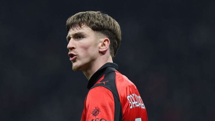MILAN, ITALY - FEBRUARY 22: Alexis Saelemaekers of AC Milan reacts during the Serie A match between AC Milan and Parma Calcio 1913 at Giuseppe Meazza Stadium on February 22, 2026 in Milan, Italy. (Photo by Claudio Villa/AC Milan via Getty Images) Novità Saelemaekers e non solo: ecco tutti i 38 i diffidati in Serie A, con un giallo salteranno la 28a - immagine 1
