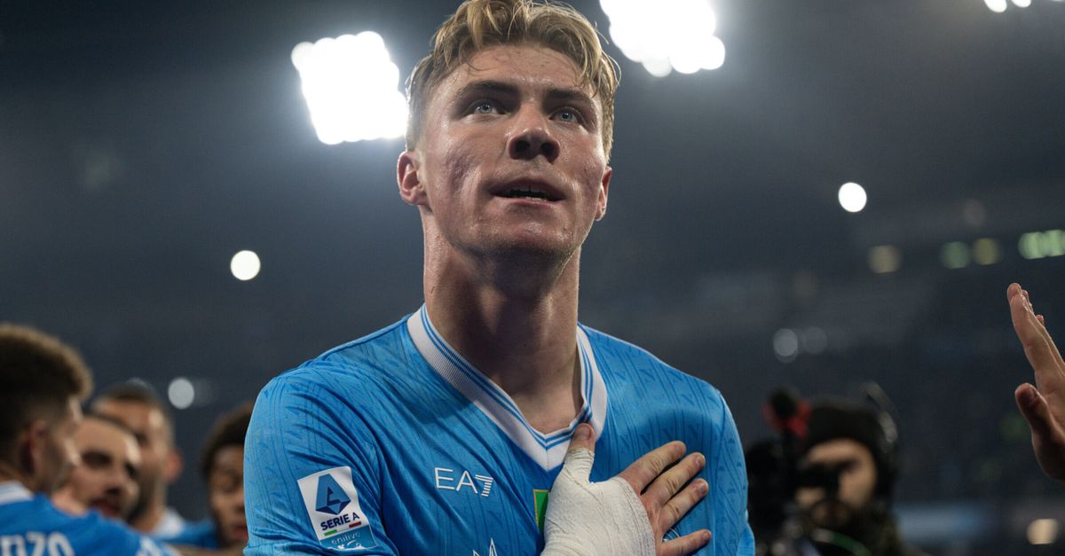 Hojlund confessa: "Allo United è stata dura, al Napoli ho ritrovato la voglia di giocare"