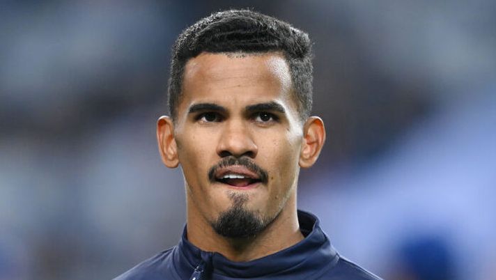 PORTO, PORTUGAL - FEBRUARY 21: Galeno of Porto looks on before the UEFA Champions League 2023/24 round of 16 first leg match between FC Porto and Arsenal FC at Estadio do Dragao on February 21, 2024 in Porto, Portugal. (Photo by Michael Regan/Getty Images) Novità Juve, contatti per Galeno: la richiesta del Porto. L’incastro tra Nico e Gudmundsson… - immagine 1