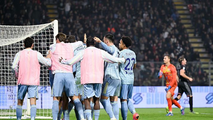Getty Juventus, Spalletti esordisce con una vittoria (sofferta): 2-1 alla Cremonese. Inter agganciata - immagine 1