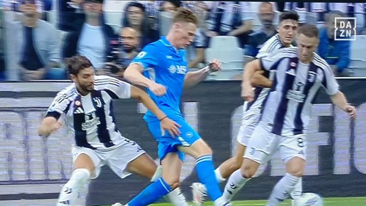 VIDEO Scott al centro del villaggio: le migliori giocate di McTominay con la Juve VIDEO Scott al centro del villaggio: le migliori giocate di McTominay con la Juve - immagine 1