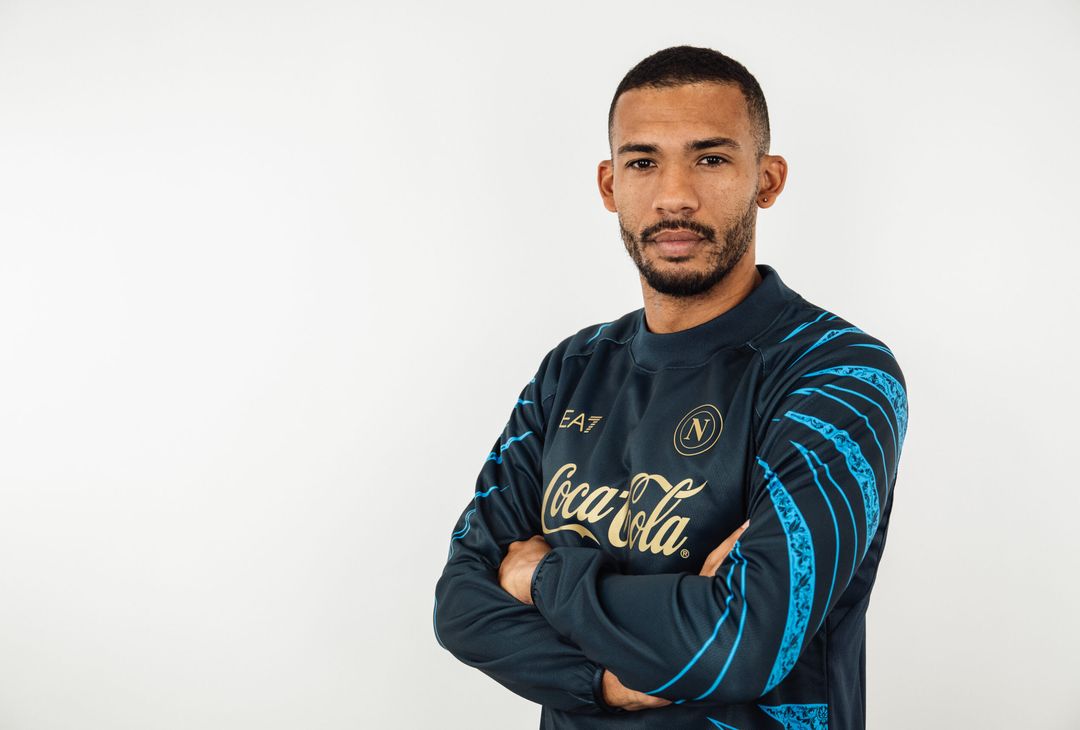 La SSC Napoli ha reso noto che da quest'oggi è disponibile nel proprio store il nuovo kit pre-match