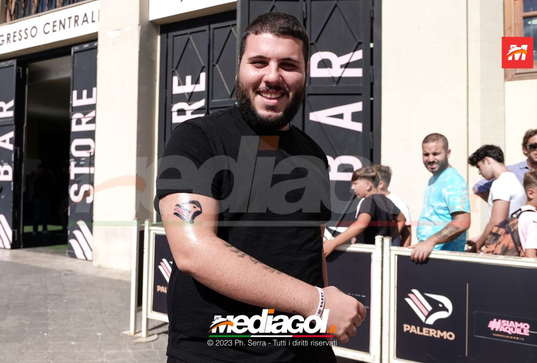 FOTO PALERMO: Liam Henderson incontra i tifosi allo Store Ufficiale (GALLERY) - immagine 8