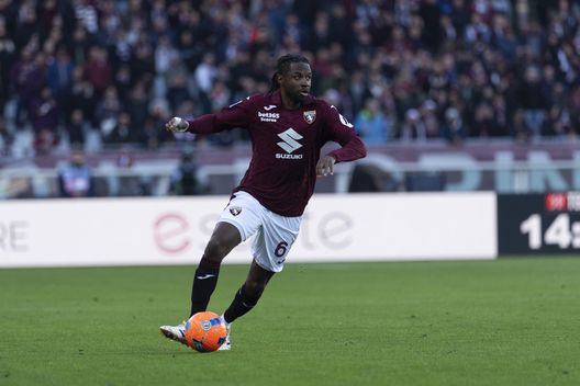 TURIN, ITALY - DECEMBER 27: Adrien Tameze of Torino FC in action during the Serie A match between Torino FC and Cagliari Calcio at Stadio Olimpico di Torino on December 27, 2025 in Turin, Italy. (Photo by Stefano Guidi - Torino FC/Torino FC 1906 via Getty Images)