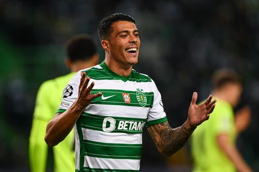 Lisbona, Portogallo - 24 novembre 2021: Pedro Porro durante la partita di Champions League tra Sporting e Borussia Dortmund. (Foto di Octavio Passos/Getty Images) Benfica-Sporting Lisbona, quando il Derby Eterno ha deciso un titolo- immagine 5