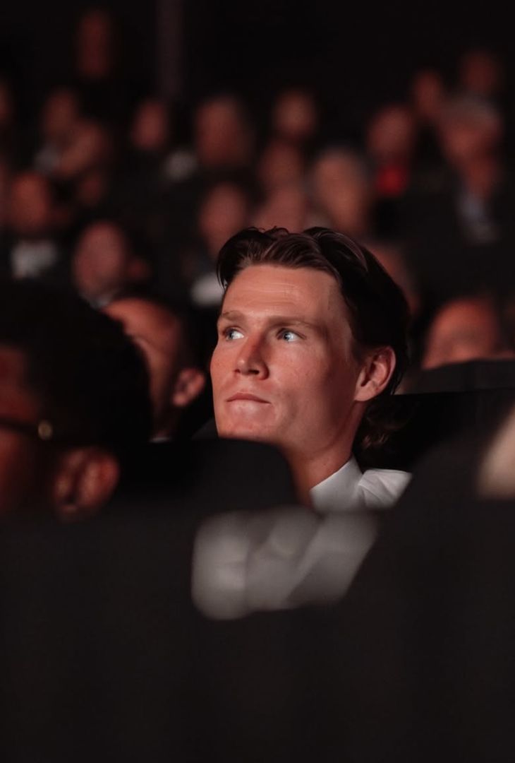 Conte e i calciatori alla prima di “Ag4in”! L’emozione degli azzurri LE FOTO- immagine 1