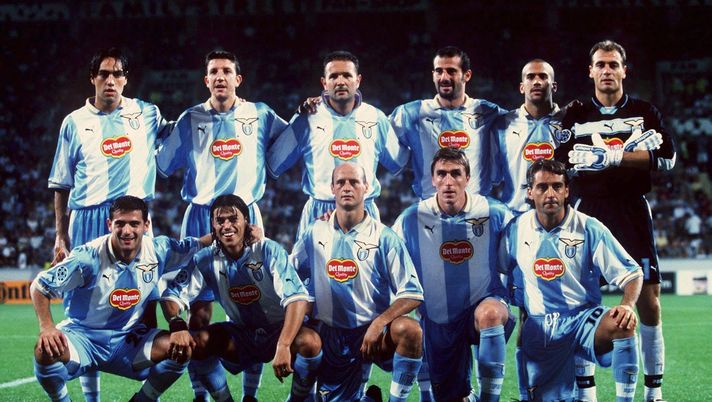 Mihajlovic (quarto in piedi da destra) e Mancini (primo in ginocchio da destra) ai tempi della Lazio Mihajlovic (quarto in piedi da destra) e Mancini (primo in ginocchio da destra) ai tempi della Lazio