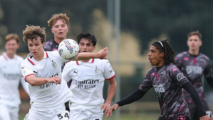 EMPOLI, ITALY - APRIL 18: Christian Comotto of AC Milan U20 in action during the match between Empoli U20 and AC Milan U20 Primavera 1 at Stadio Comunale Petroio on April 18, 2025 in Empoli, Italy. (Photo by Gabriele Maltinti - AC Milan/AC Milan via Getty Images) Primavera, l’Empoli rilancia le sue ambizioni: il Milan no - immagine 1