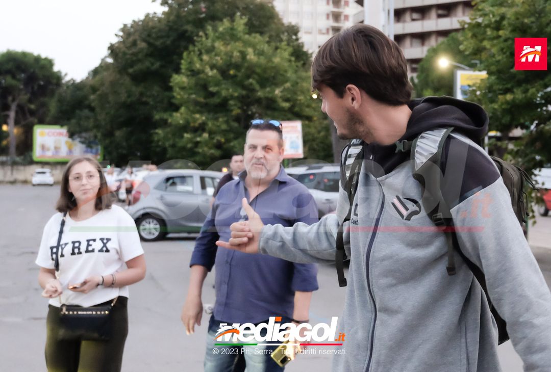 FOTO PALERMO: i giocatori rosanero scattano selfie con i tifosi (GALLERY) - immagine 45