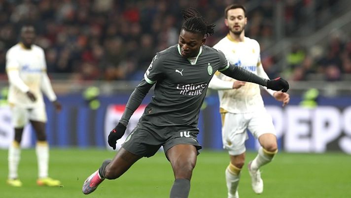 MILAN, ITALY - DECEMBER 11: Rafael Leao of AC Milan in action during the UEFA Champions League 2024/25 League Phase MD6 match between AC Milan and FK Crvena Zvezda at Stadio San Siro on December 11, 2024 in Milan, Italy. (Photo by Marco Luzzani/Getty Images) THE DEVIL INSIDE – Piccola stella senza meta - immagine 1