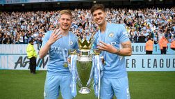 Stones saluta il City dopo dieci anni, De Bruyne da brividi: “Leggenda!” – FOTO