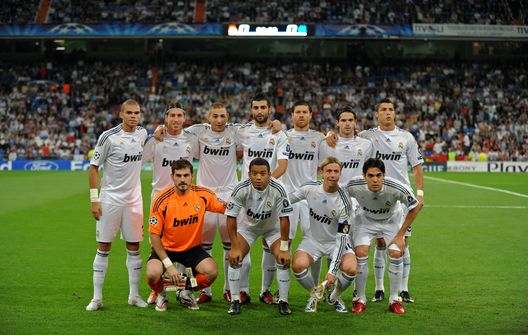 Il Real Madrid che affrontò il Marsiglia nel 2009/2010. (Photo by Jasper Juinen/Getty Images) Real Madrid-Marsiglia, Xabi Alonso favorito contro De Zerbi: il pronostico di DDD- immagine 2