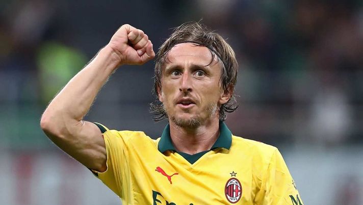 Maglia Milan, boom del terzo kit: e Modric scalza Leao. E' lui ...