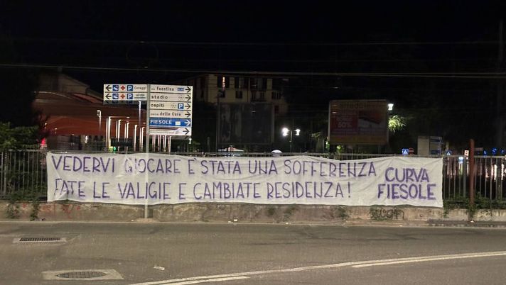 FOTO VN – La Fiesole: “Cambiate residenza! Tolleranza zero, fuori chi non ci tiene!” FOTO VN – La Fiesole: “Cambiate residenza! Tolleranza zero, fuori chi non ci tiene!” - immagine 1