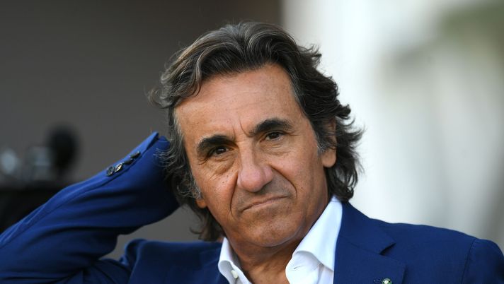 CREMONA, ITALY - AUGUST 27: President of Torino FC Urbano Cairo looks on during the Serie A match between US Cremonese and Torino FC at Stadio Giovanni Zini on August 27, 2022 in Cremona, Italy. (Photo by Alessandro Sabattini/Getty Images) Cairo: “Vanoli dice che il Bologna ha idee? Sì, ma se contiamo gli ultimi 13 anni…” - immagine 1