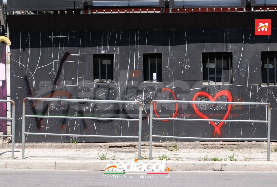 FOTO, “Vasco perdona Palermo” imbrattati i graffiti del ‘Renzo Barbera’ (GALLERY) - immagine 2