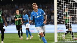 Napoli supera il Sassuolo 2-0, il Genoa con Retegui batte la Lazio 1-0