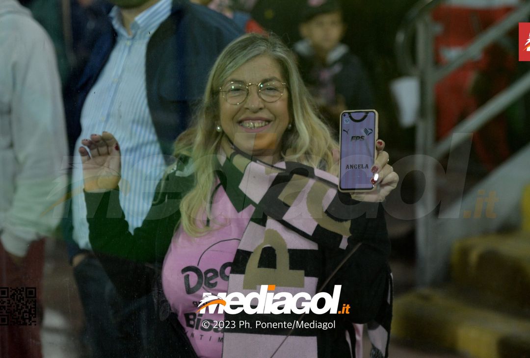 FOTOTIFO Palermo-Brescia 1-0, gli scatti ai tifosi al “Renzo Barbera” (GALLERY) - immagine 3