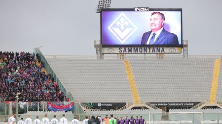 FLORENCE, ITALY - APRIL 18: Minute of silence in memory of Joe Barone during the UEFA Europa Conference League 2023/24 Quarter-final second leg match between ACF Fiorentina and Viktoria PlzeÅ at on April 18, 2024 in Florence, Italy.(Photo by Gabriele Maltinti/Getty Images Barone