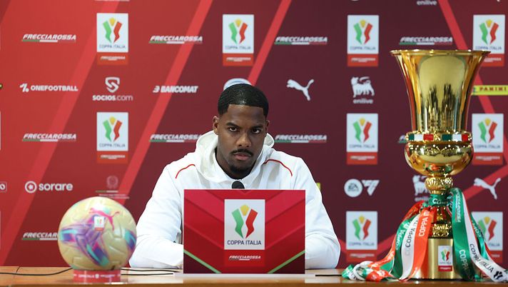 ROME, ITALY - MAY 13: Mike Maignan of AC Milan speaks with the media during press conference at Olimpico Stadium on May 13, 2025 in Rome, Italy. (Photo by Claudio Villa/AC Milan via Getty Images) milan-tv-bologna-maignan-coppa-italia-news-dichiarazioni-mediaset