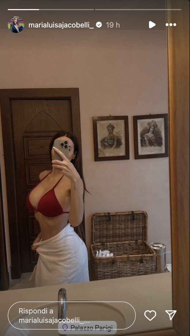 Marialuisa Jacobelli più sexy che mai: bikini mozzafiato nel selfie social- immagine 4
