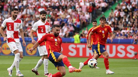 BERLIN, GERMANY - JUNE 15: Daniel Carvajal of Spain scores his teams third goal during the UEFA EURO 2024 group stage match between Spain and Croatia at Olympiastadion on June 15, 2024 in Berlin, Germany. (Photo by Julian Finney/Getty Images) Carvajal in goal contro la Croazia di Modric