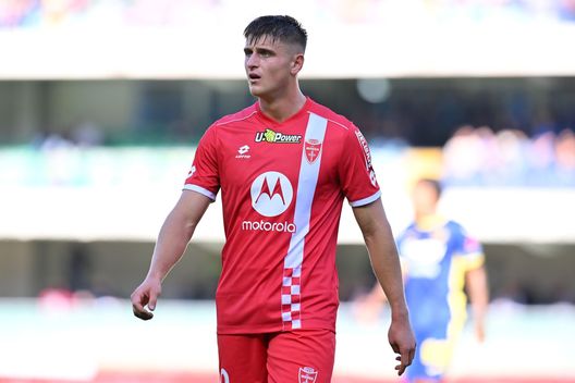 VERONA, ITALY - NOVEMBER 05: Lorenzo Colombo of Monza looks on during the Serie A TIM match between Hellas Verona FC and AC Monza at Stadio Marcantonio Bentegodi on November 05, 2023 in Verona, Italy. (Photo by Alessandro Sabattini/Getty Images)