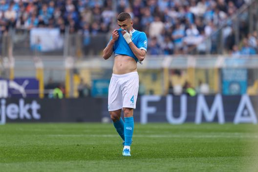 Alessandro Buongiorno con la maglia del Napoli