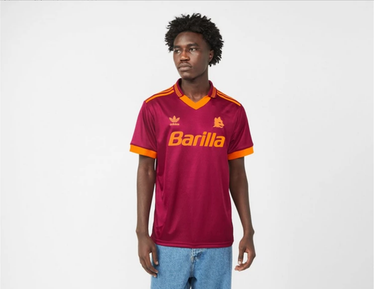 Roma, pronta la maglia speciale ispirata al 1993. Ma sul web è già in vendita- immagine 2