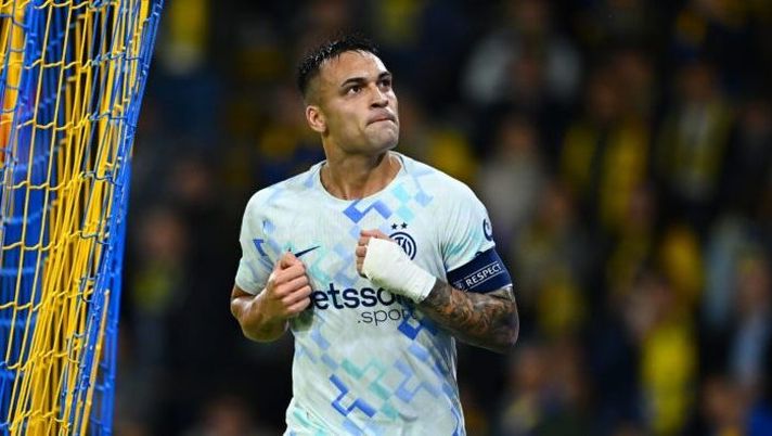 ANDERLECHT, BELGIUM - OCTOBER 21: Lautaro Martinez of FC Internazionale celebrates after scoring the goal during the UEFA Champions League 2025/26 League Phase MD3 match between Union Saint - Gilloise Vs FC Internazionale Milano at Lotto Park on October 21, 2025 in Anderlecht, Belgium. (Photo by Mattia Pistoia - Inter/Inter via Getty Images) Inter, sua maestà Lautaro: il migliore per Gazzetta. Cinque insufficienze, una pesante - immagine 1