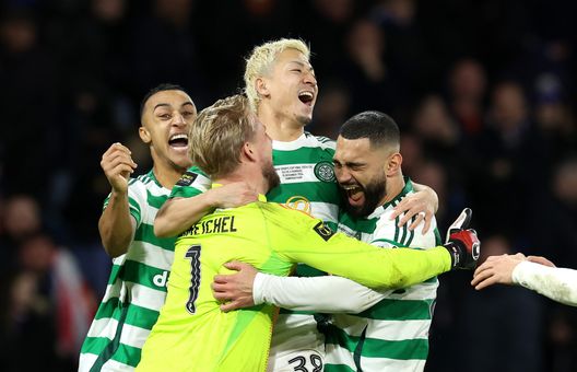 GLASGOW, SCOZIA - 15 DICEMBRE: Daizen Maeda del Celtic festeggia con i compagni di squadra dopo aver segnato il rigore della vittoria ai rigori durante la finale di Premier Sports Cup tra Celtic e Rangers all'Hampden Park il 15 dicembre 2024 a Glasgow, Scozia. (Foto di Ian MacNicol/Getty Images) Aberdeen-Celtic, la finale di Scozia chiama: il pronostico di DDD- immagine 3