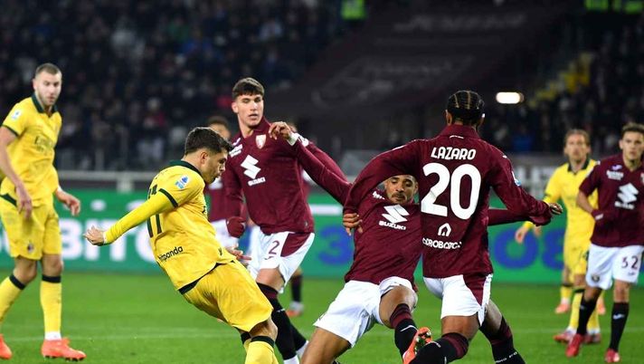 Il primo dei due gol di Christian Pulisic (attaccante AC Milan) durante Torino-Milan 2-3 (Serie A 2025-2026) | News (Getty Images) Milan, 'Capitan America' castiga il Torino: doppietta di Pulisic e primo posto in Serie A