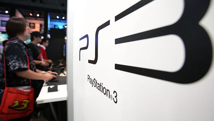 CHIBA, JAPAN - SEPTEMBER 16: Visitors play games on Sony Computer Entertainment Inc.'s PlayStation 3 (PS3) video game consoles during the Tokyo Game Show 2010 at Makuhari Messe on September 16, 2010 in Chiba, Japan. The computer and video game convention, which will be held until September 19, features exhibitions of upcoming game software and hardware from 194 companies and organizations to draw business visitors and the general public. (Photo by Kiyoshi Ota/Getty Images) I 10 migliori giochi di corse per PlayStation 3 - immagine 1