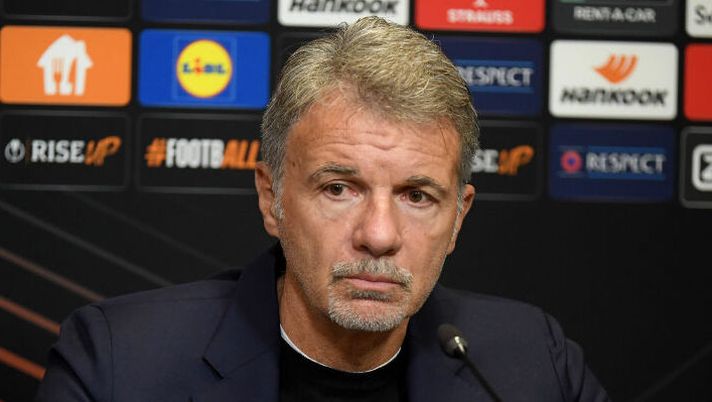 ENSCHEDE, NETHERLANDS - OCTOBER 23: Marco Baroni SS Lazio head coach attends during the UEFA Europa League 2024/25 League Phase MD3 training and press conference at FC Twente Stadium on October 23, 2024 in Enschede, Netherlands. (Photo by Marco Rosi - SS Lazio/Getty Images) Baroni: “Nuno Tavares titolare contro il Porto. Provedel-Mandas? Mi sono già espresso e dico…” - immagine 1