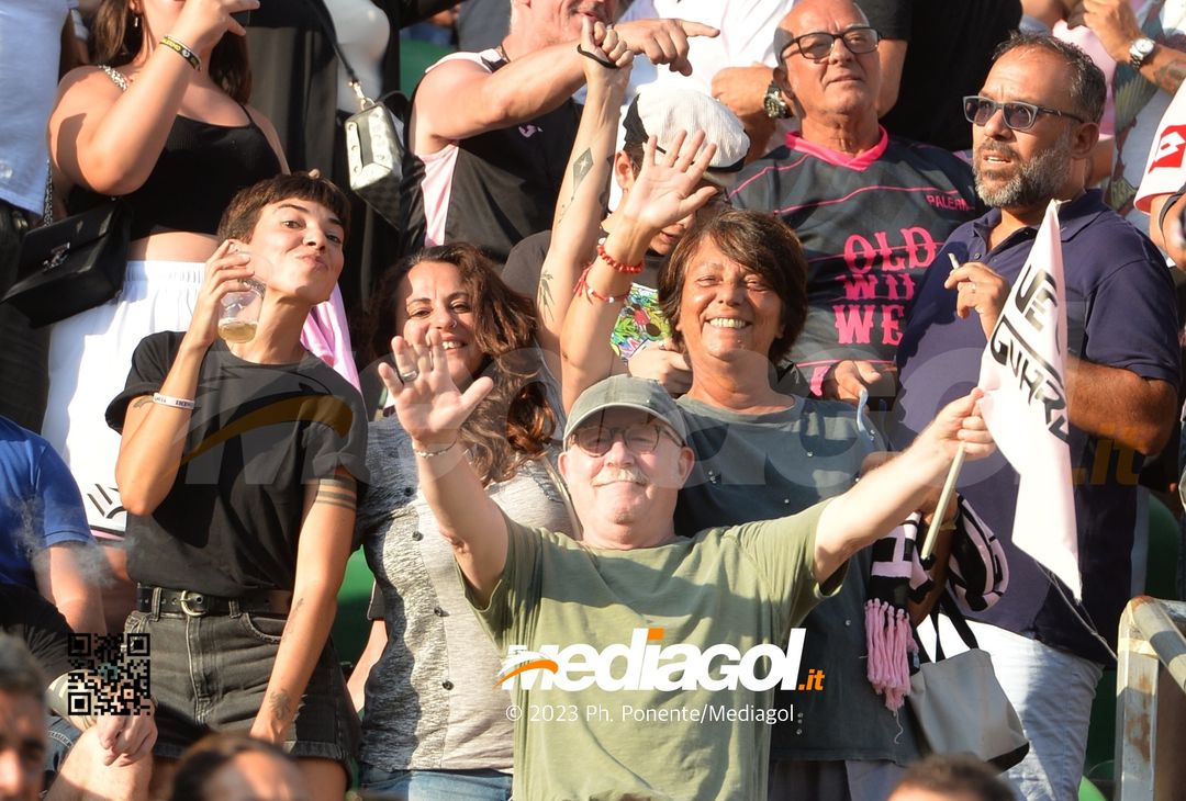 FOTOTIFO Palermo-Feralpisalò 3-0, gli scatti ai tifosi al “Renzo Barbera” (GALLERY) - immagine 79