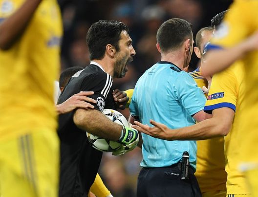 Betis-Fiorentina: arbitra quello “col bidone dell’immondizia al posto del cuore”- immagine 2