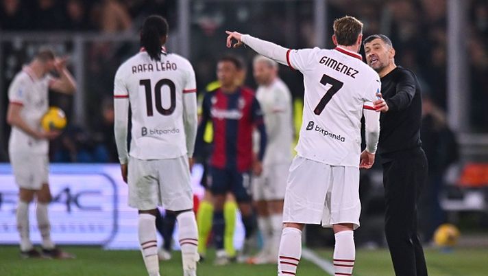 BOLOGNA, ITALY - FEBRUARY 27: Sergio Conceicao head coach of AC Milan and Santiago Gimenez of AC Milan during the Serie A match between Bologna and AC Milan at Stadio Renato Dall'Ara on February 27, 2025 in Bologna, Italy. (Photo by Alessandro Sabattini/Getty Images) Gimenez