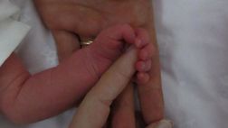 Dybala e Oriana, la prima foto della figlia Gia: “Un applauso per mamma e papà”