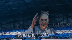 Un tributo speciale: il Marsiglia omaggia il Papa con una coreografia da brividi