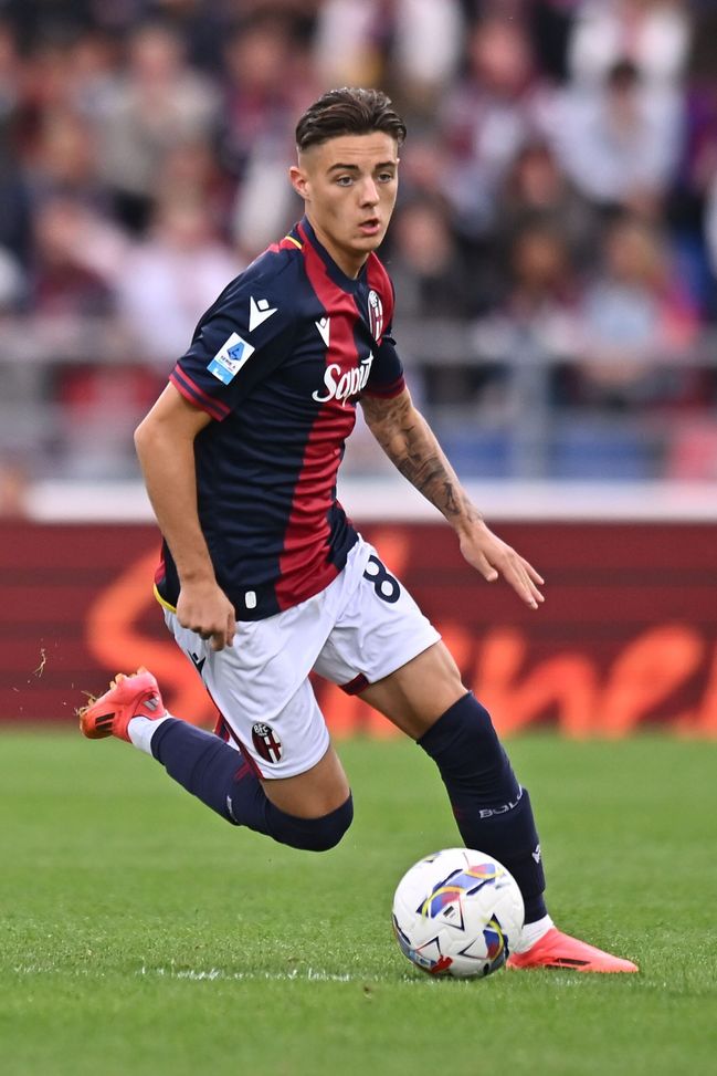 Kacper Urbanski del Bologna in azione durante la partita di Serie A tra Bologna e Parma allo Stadio Renato Dall'Ara. (Foto di Alessandro Sabattini/Getty Images) Senza un nuovo Lewandowski, le nuove soluzioni offensive della Polonia- immagine 4