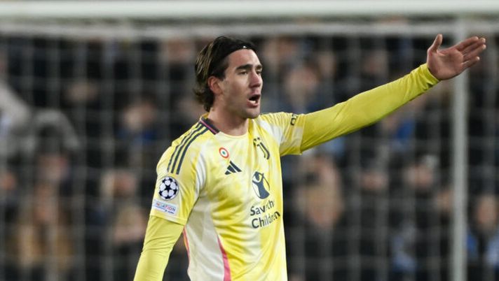 BRUGES, BELGIUM - JANUARY 21: Dusan Vlahovic of Juventus during the UEFA Champions League 2024/25 League Phase MD7 match between Club Brugge KV and Juventus at Jan Breydelstadion on January 21, 2025 in Bruges, Belgium. (Photo by Daniele Badolato - Juventus FC/Juventus FC via Getty Images) Juve-Empoli, formazioni ufficiali: fuori Vlahovic! La scelta su Nico, Luiz, Savona e Goglichidze - immagine 1
