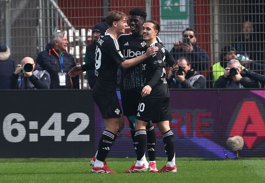 Caqueret con Paz e Diao (Foto di Marco Luzzani/Getty Images) Il nuovo Como di Fabregas: ecco come giocherebbero oggi i lariani- immagine 3