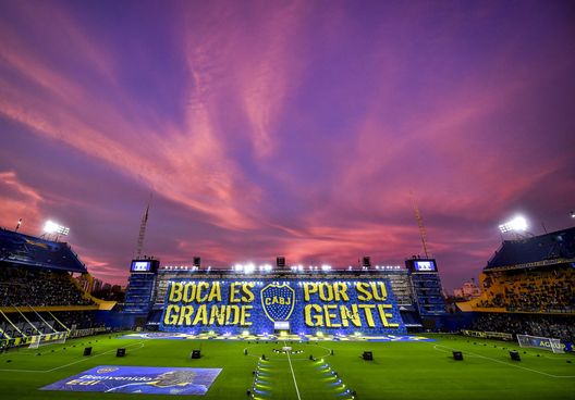 L'accoglienza per Edinson Cavani (Foto di Marcelo Endelli/Getty Images) La Bombonera: il cuore che pulsa nel cuore della Boca- immagine 4