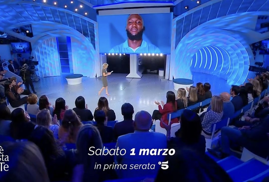 GALLERY Lukaku sarà ospite a C’è Posta per Te: le foto del bomber del Napoli - immagine 3