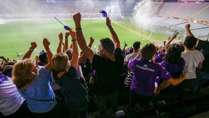 GERMOGLI PH: 7 GIUGNO 2023 FIRENZE STADIO ARTEMIO FRANCHI TIFOSI ALLO STADIO PER VEDERE LA PARTITA FINALE DI CONFERENCE LEAGUE FIORENTINA VS WEST HAM A PRAGA EASY e PRO, le due formule degli abbonamenti viola: i dettagli - immagine 1